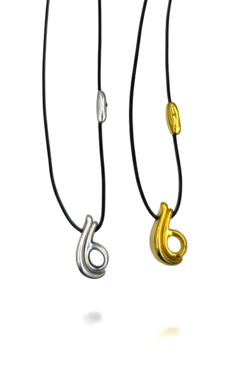 Γούρι 2026 – Επάργυρο περαστό κολιέ με το 26 και μαύρο κορδόνι 2 Γούρι 2026 – Επάργυρο περαστό κολιέ με το 26 και μαύρο κορδόνι