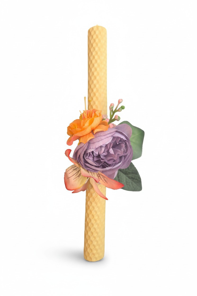 Πασχαλινή Λαμπάδα από Φυσικό Μελισσοκέρι με Φλοραλ Διακόσμηση(lbfl_4) 1 Πασχαλινή λαμπάδα από φυσικό μελισσοκέρι με ανάγλυφη υφή κηρήθρας και φλοραλ σύνθεση λουλουδιών.