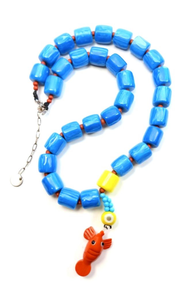 Coral Lobster Κολιέ με Γαλάζιες Χάντρες Ρητίνης & Αστακό τύπου Murano 13 Γαλάζιο κολιέ με χάντρες ρητίνης και αστακό Murano