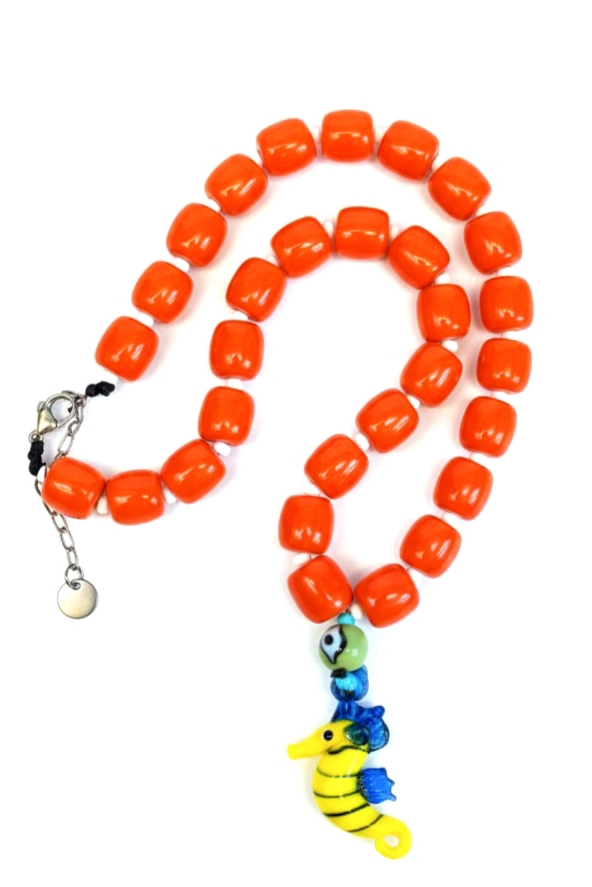 Coral Seahorse Κολιέ με κόκκινες Χάντρες & Ιππόκαμπο Murano 18 Φωτεινό κολιέ με γαλάζιες χάντρες και ιππόκαμπο Murano