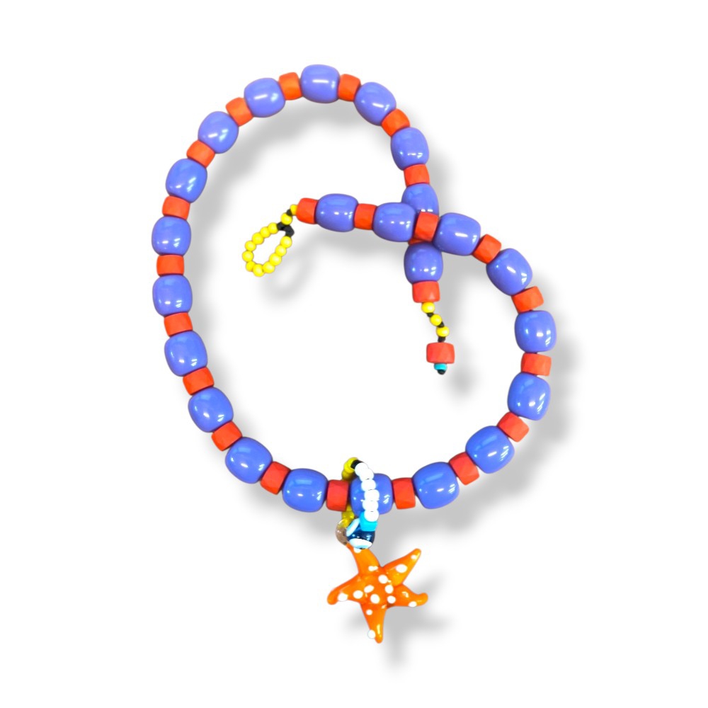 Κολιέ με μωβ και κόκκινες ακρυλικές χάντρες και αποσπώμενο γυάλινο αστερία Murano σε καλοκαιρινό στυλ