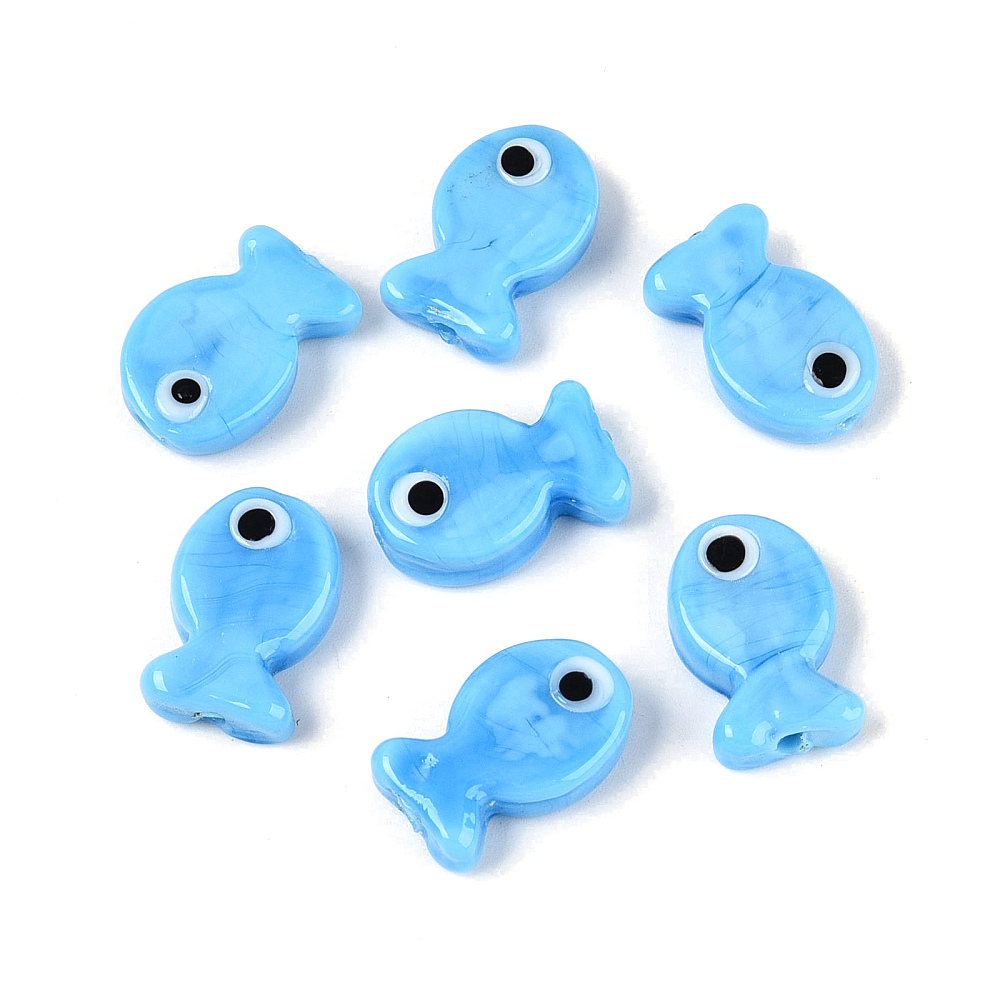 Χειροποίητες γυάλινες χάντρες σε σχέδιο ψαριού σε ανοιχτό γαλάζιο χρώμα