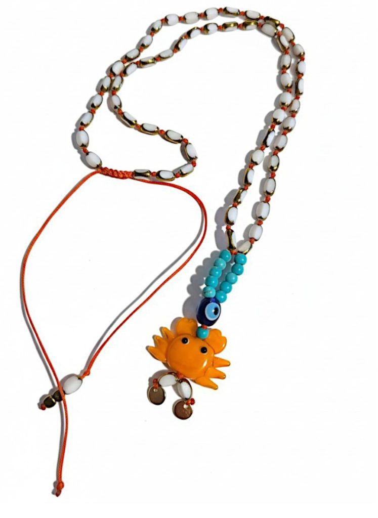 Sunny Crab χειροποίητο κολιέ με λευκές χάντρες, μάτι και πορτοκαλί καβουράκι