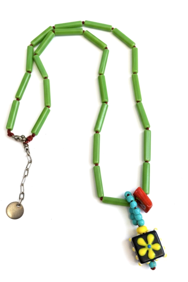 Χειροποίητο Κολιέ με Γυάλινες Χάντρες & Αποσπώμενο Charm Πολύχρωμο 8 Χειροποίητο πολύχρωμο κολιέ με γυάλινες χάντρες και αποσπώμενο ατσάλινο charm